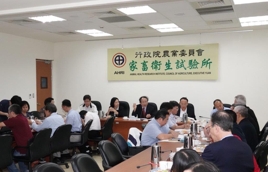 COA Deputy Minister Huang Jin-cheng presided over the Prevention and Control of Avian Influenza and Other Transboundary Animal Diseases discussion on Oct. 23.