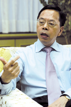 Minister Lee Ching-lung of the COA