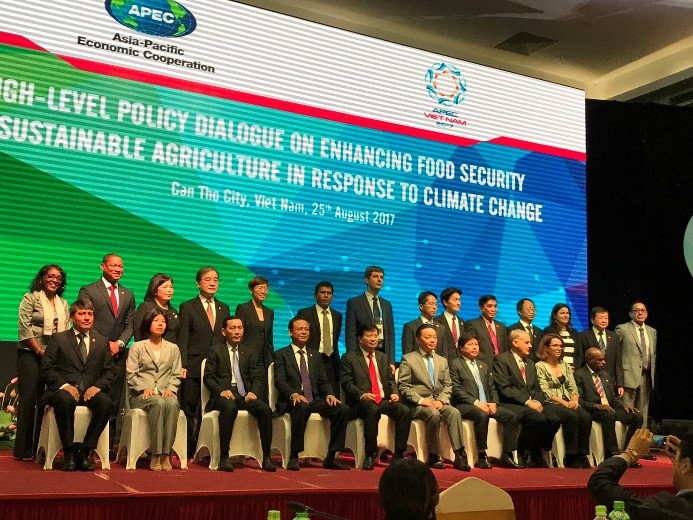 Council of Agriculture (COA) Chief Secretary Hu Jong-I led a delegation to participate in a conference entitled “High-Level Policy Dialogue on Enhancing Food Security and Sustainable Agriculture in Response to Climate Change,” in Can Tho City, Vietnam.