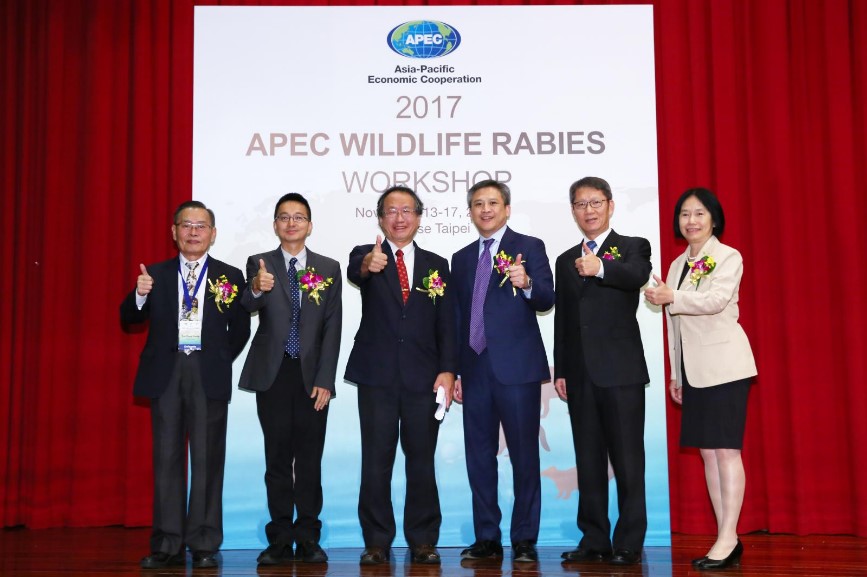 COA Deputy Minister Huang Chin-cheng (third from left) attended the 2017 APEC Wildlife Rabies Workshop.