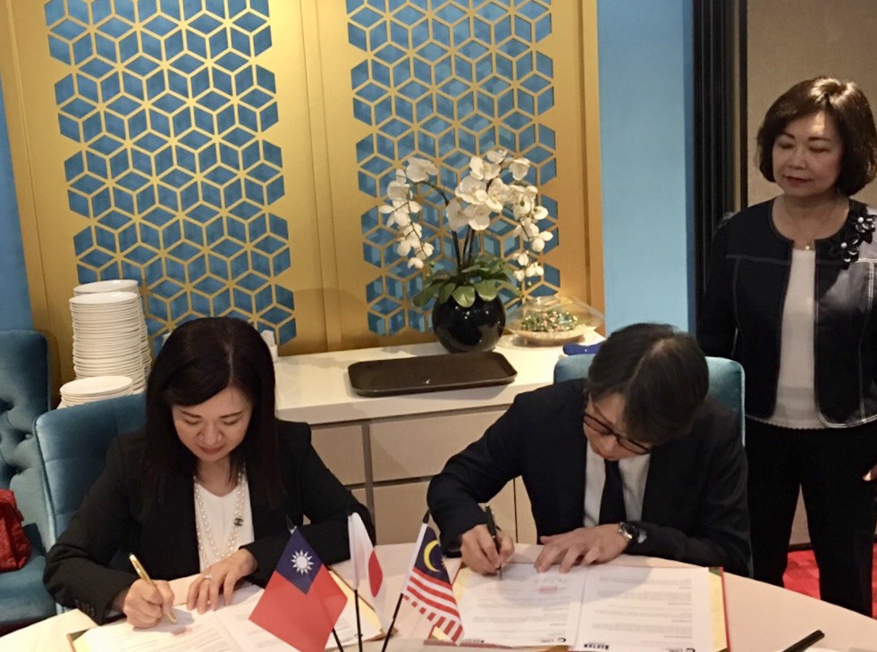 The Commerce Development Research Institute (CDRI) signed a Memorandum of Understanding (MOU) with Isetan of Japan.