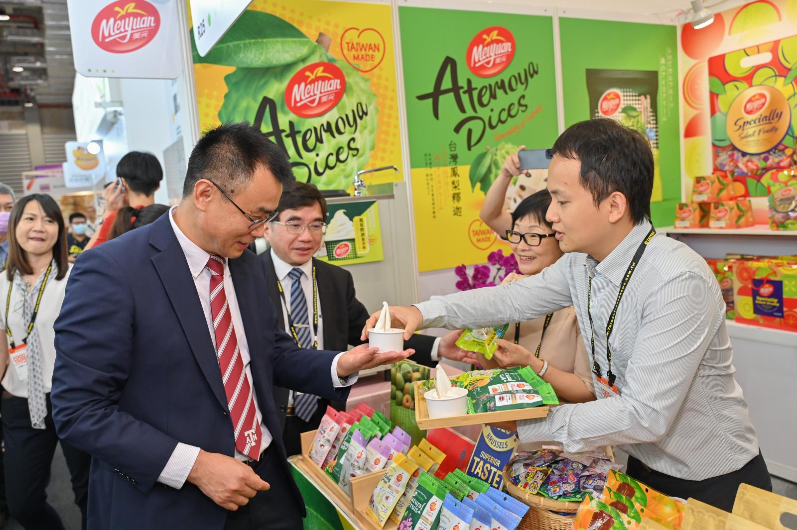 Figure 3：Minister Chen interacts with enterprises.