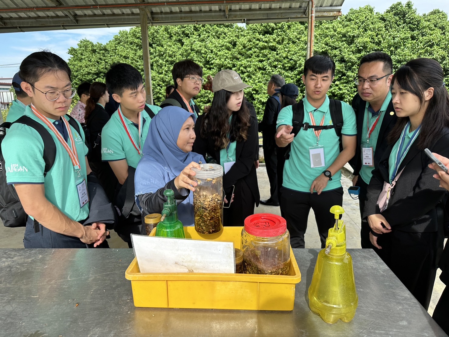 The Young Agricultural Ambassadors visited the demonstration organic farm at Universiti Putra Malaysia, where a farm management staffer introduced the methods they use to manufacture biopesticides.