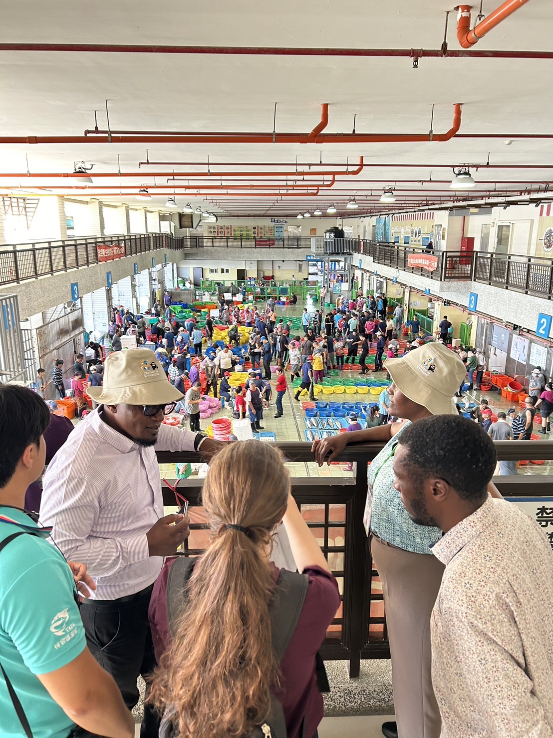 The Kenyan delegation visited the fish auction market of the Ziguan District Fishermen’s Association in Kaohsiung City to learn about the fish auction system and cold-chain operations.