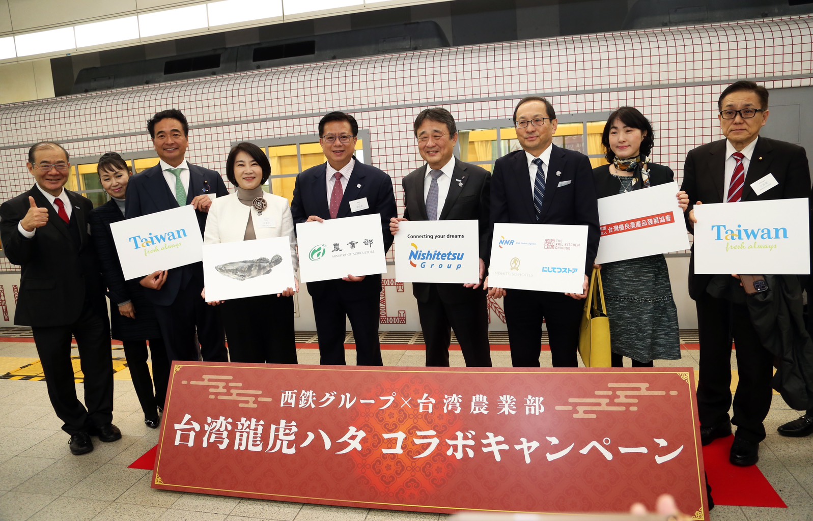 Photos of activities promoting Taiwanese grouper in overseas markets.