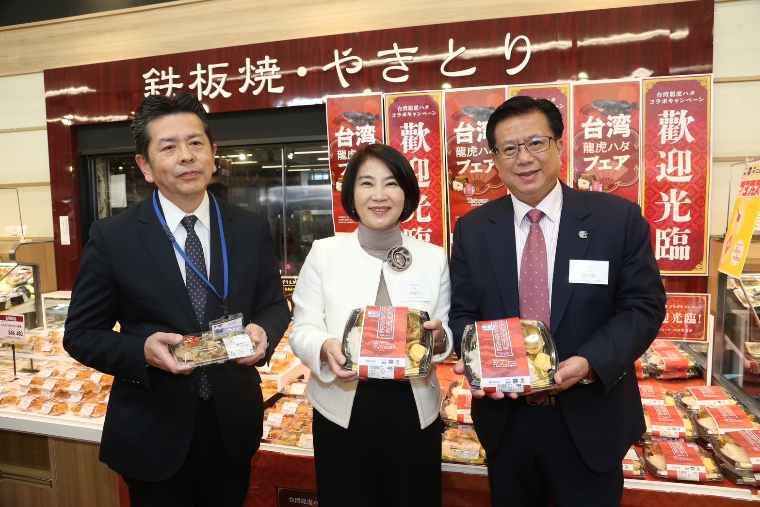 Photos of activities promoting Taiwanese grouper in overseas markets.