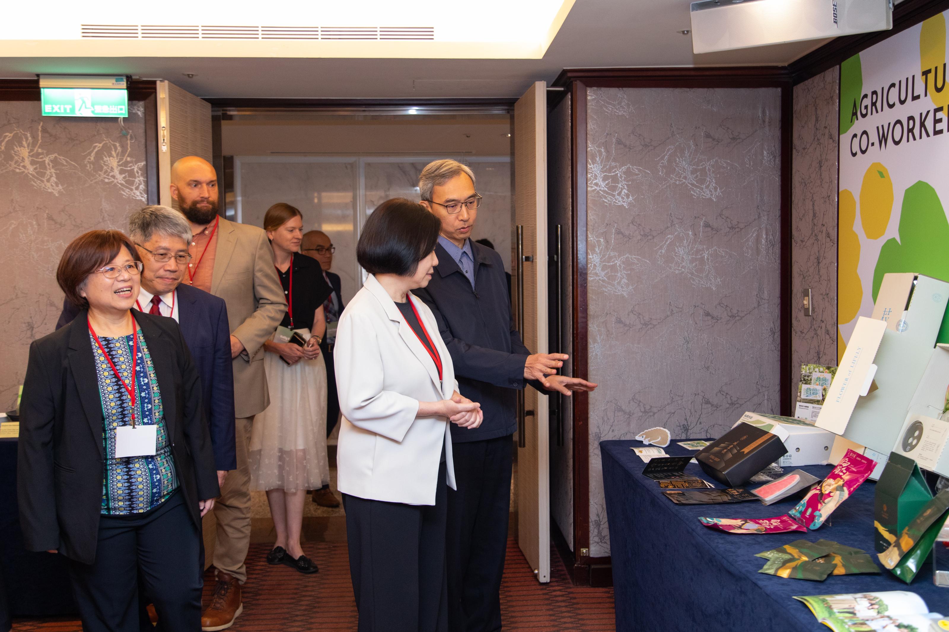 照片3_APEC「透過包裝創新減少糧損及浪費」會議創新包裝技術成果展示