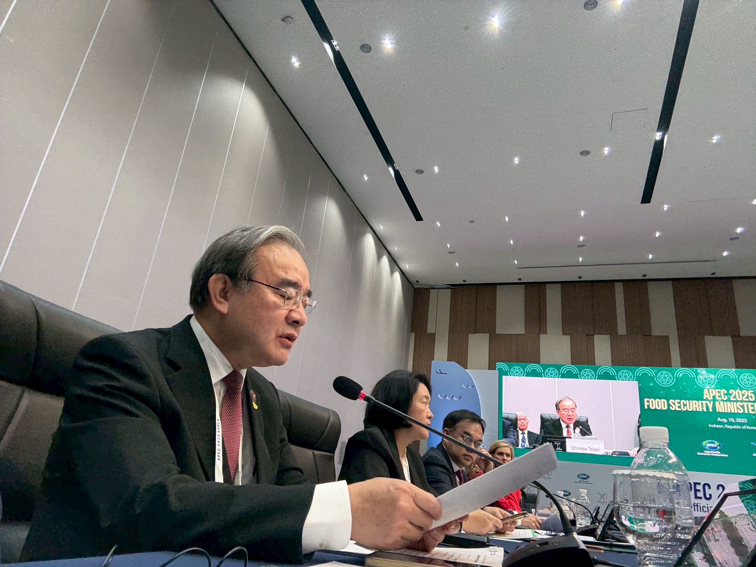At the 2025 Asia-Pacific Economic Cooperation (APEC) Food Security Ministerial Meeting (FSMM), Deputy Minister of Agriculture Hu Jong-I explained Taiwan’s use of AI to promote regional food security.